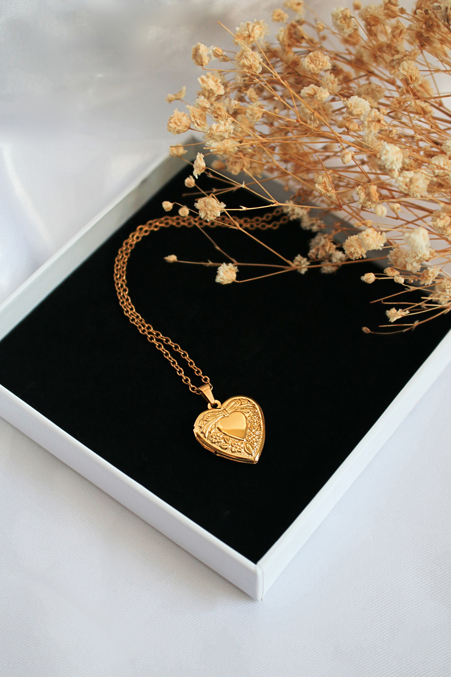 18 Karats Heart Locket Necklace